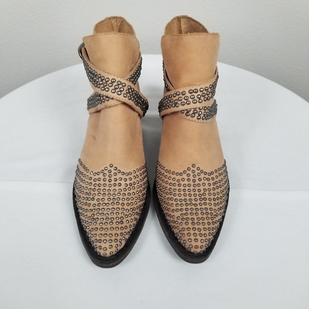 Jeffrey Campbell Free People Western Studded Dodge Tan Rockabilly Ankle Boots 9 - Picture 2 of 16
